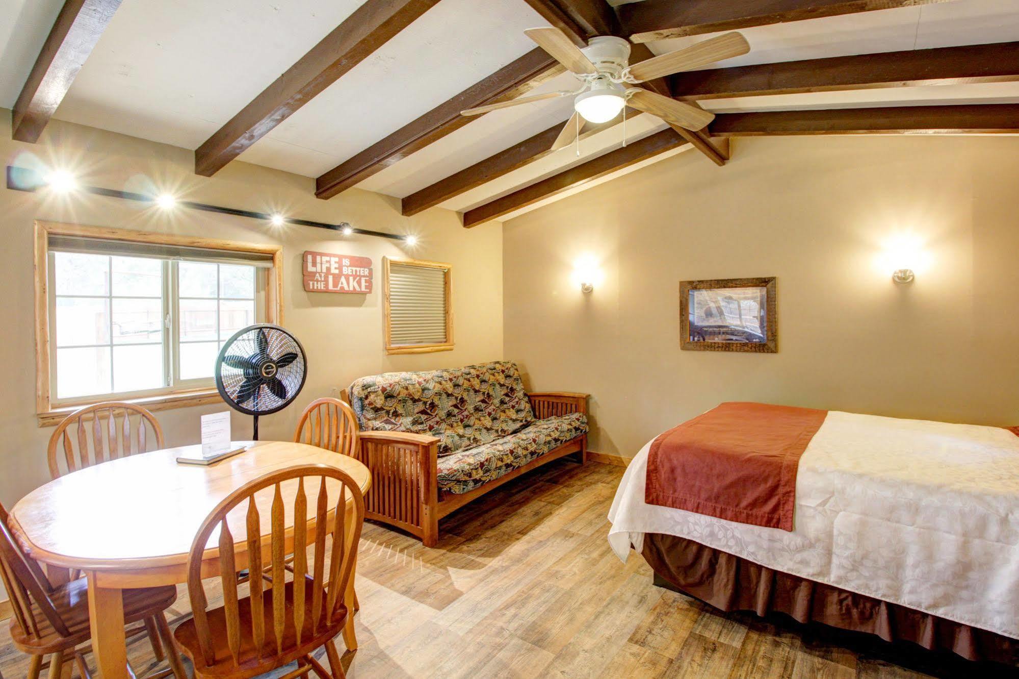 Historic Tamarack Lodge Hungry Horse Exterior foto